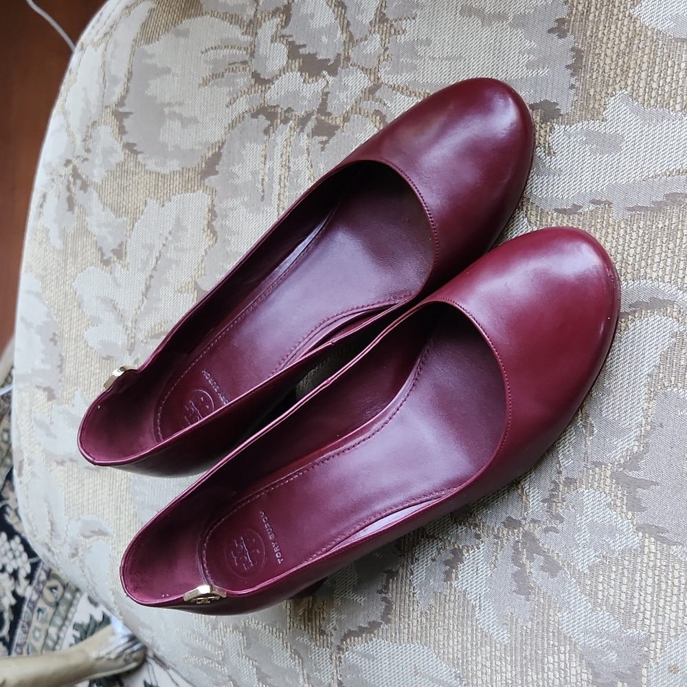 Burgendy Burch Elizabeth Pumps - Picture 2 of 12